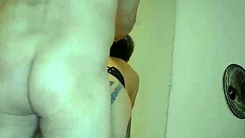 Acabando como una perra con enorme pija metida en el culo hasta el fondo!