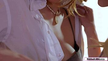 Teen lesbian licks shaved classmate pussy passionately 👅💦