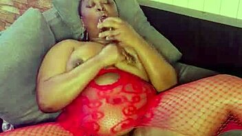 sundaydogood614 shaves smooth homemade lesbian pussy in update 1065 vid