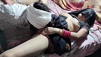 Suggestive Indian Bride Pisses in Black Saree