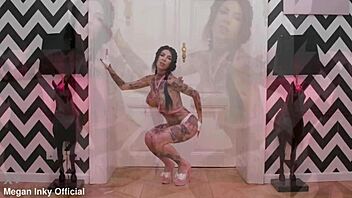 Brunette Anal Queen Gapes Huge Juicy Ass Monster Black Dildo Toys