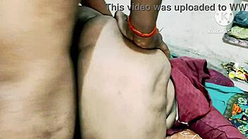 Indian desi mom gets hardcore doggystyle pounding from horny neighbor boy 🔥🍑