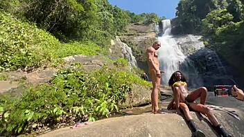 bastidores amateur com pretinha skinny slut anal 🔥🍑 veja tudo no red