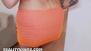 Diabeticoochie bends sucks fucks showing flexibility at cum fiesta!