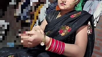 Suggestive Indian Bride Pisses in Black Saree