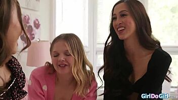 Teen Squirts on Faces During Intense Lesbian Licking