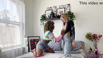 Mature milf's big clit pussy lips devoured in lesbian wet kiss frenzy