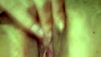 sammie spreads legs for intense pussy licking