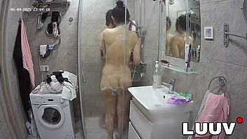 luuv this webcam couple's steamy shower flashing homemade teen tits 😏🚿💦