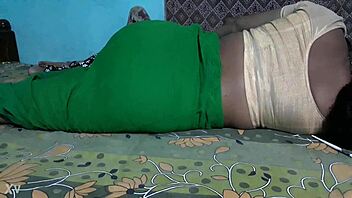 desi aunty bends over flashing juicy homemade ass