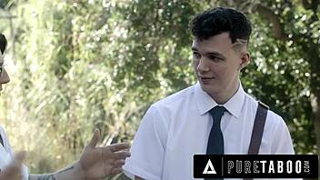 Lonely housewife dee williams tempts religious stud into double penetration