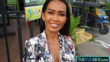 Thai milf picked up for big cock anal pounding 😈🍑