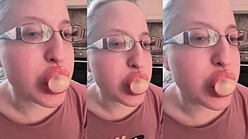 asmr huge bubble gum popping 😍🍬💦