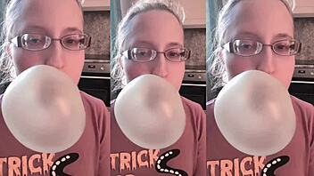 asmr huge bubble gum popping 😍🍬💦