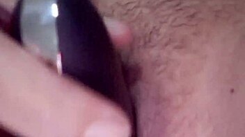 sammie spreads legs for intense pussy licking