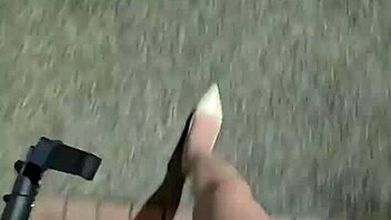 shemale ting xuan pees outside masturbates cums thigh 💦