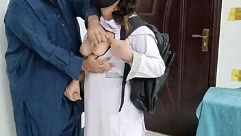 i'm desi pakistani schoolgirl an he fucks me sooo hard an deep