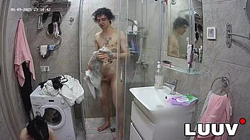 luuv this webcam couple's steamy shower flashing homemade teen tits 😏🚿💦