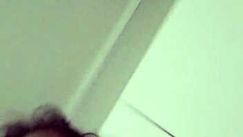 sammie spreads legs for intense pussy licking