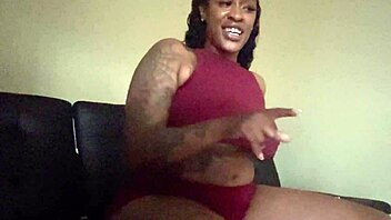 sexy thick ebony vixen shakes huge ass live on cam