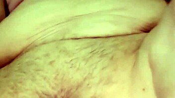 sammie spreads legs for intense pussy licking