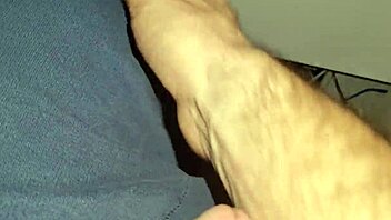 hairy babe milks hot load just for you peludo style!