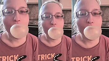 asmr huge bubble gum popping 😍🍬💦