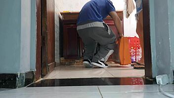 Cheating wife skips panties for plumber's monster cock