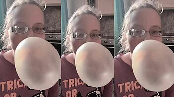 asmr huge bubble gum popping 😍🍬💦