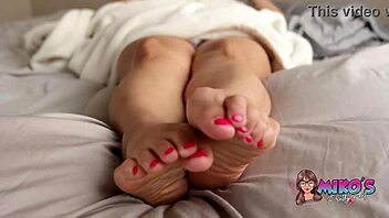 cum on my red toes asian wrinkly soles joi