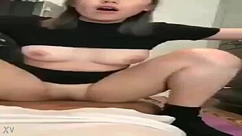 duvido você não gozar vendo essa novinha gemendo enquanto fode gostoso