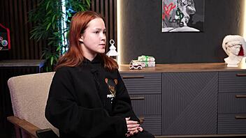 i answer subscriber questions with bella mur while she teases on casting couch