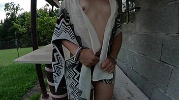 i strip outdoors showing wet pussy cameltoe and pretty legs barefoot