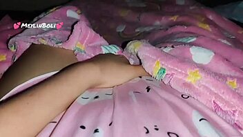 fingering my pussy before uni to seduce the prof 💦😈