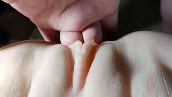 she fingers her shaved pussy close up 😘