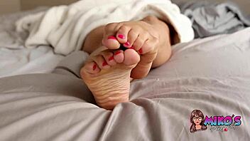 cum on my red toes asian wrinkly soles joi