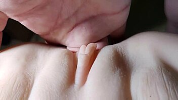 she fingers her shaved pussy close up 😘