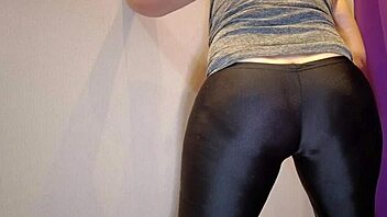 Chubby Milf Soaks Leggings in Wet Pee Fetish