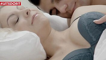 Blonde Teen Deepthroats Boyfriend to Morning Facial Swallow