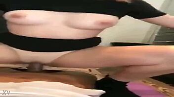 duvido você não gozar vendo essa novinha gemendo enquanto fode gostoso