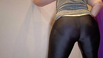 Chubby Milf Soaks Leggings in Wet Pee Fetish