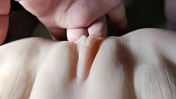 she fingers her shaved pussy close up 😘