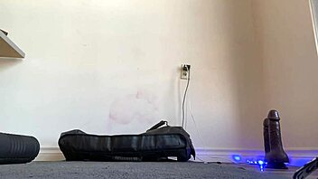 Sexygirlstephaniejames performs tootsie roll routine