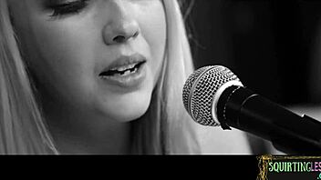 milf fingerbangs squirting lesbian teen pussy hard