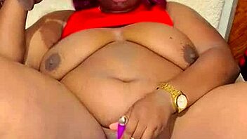 sundaydogood614 shaves pussy in steamy lesbian update