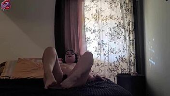 i'm addicted rubbing my clit till pussy squirts all honey can't stop