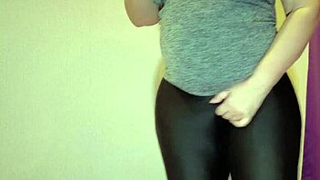 Chubby Milf Soaks Leggings in Wet Pee Fetish