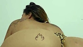 Exhibitionist flashes with intense fetish tease