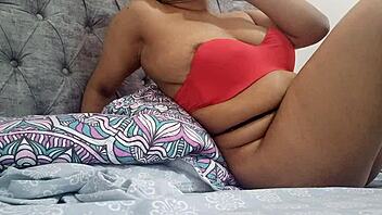 Hot Milf Moans Squirts In Intense Orgasm Frenzy!