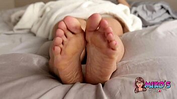 cum on my red toes asian wrinkly soles joi